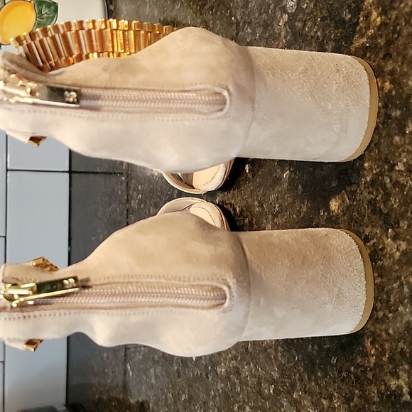 Sandals - Picture 4 of 8